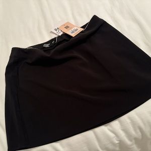 Tiger Mist Eleyna black zip up skirt. Never worn, new with tags!